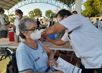 ARRANCA VACUNACIÓN CONTRA COVID-19 DE ADULTOS MAYORES EN CANCÚN