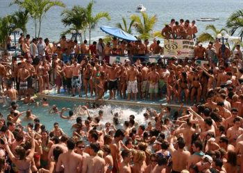UNIVERSIDAD DE EU PAGA A SUS ALUMNOS PARA QUE NO SE VAYAN DE »SPRING BREAK»