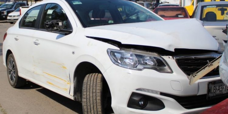 POLICIAS ATRAPAN A SUJETO QUE TRANSPORTABA DROGA EN AUTO ROBADO EN VILLAHERMOSA