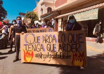 MUJERES SE MANIFIESTAN EN CHILPANCINGO EN CONTRA DE FÉLIX SALGADO