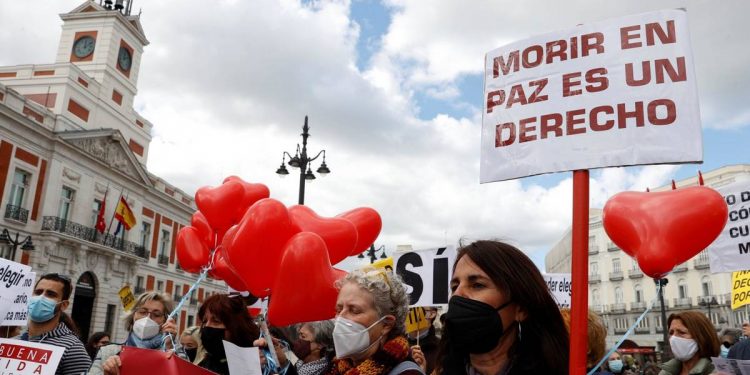 ESPAÑA APRUEBA LA EUTANASIA