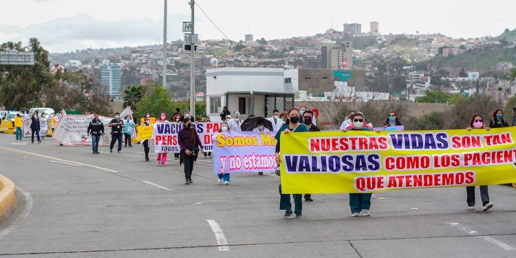 MÉDICOS PRIVADOS MEXICANOS EXIGEN VACUNARSE CONTRA LA COVID-19 EN TIJUANA