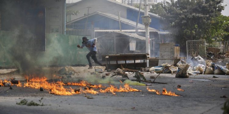 DOS NIÑOS MUEREN EN BIRMANIA POR DISPAROS DE LAS FUERZAS DE SEGURIDAD
