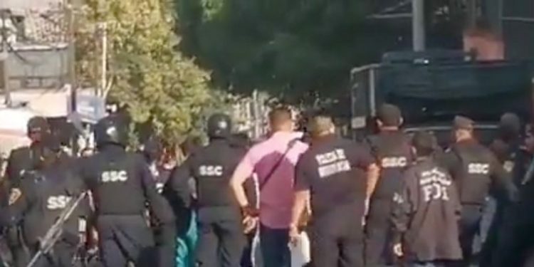 «ERA SÓLO UN NIÑO»: FAMILIARES LLORAN MUERTE DE PRESUNTO DELINCUENTE