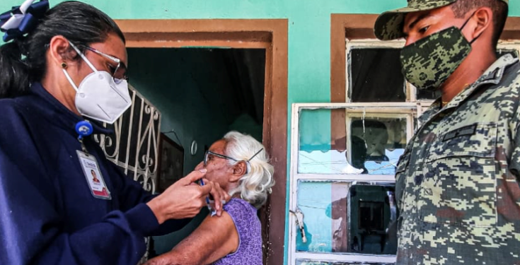 VACUNAN A ABUELITOS CONTRA COVID-19 EN CENTRO, TEAPA Y PARAÍSO