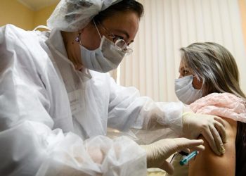 FLORIDA INICIA VACUNACIÓN SIN QUE IMPORTE LA EDAD
