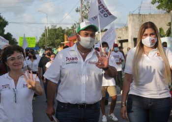 CON JÚBILO RECIBEN EN LA “10 de Abril” A JUANITA ALONSO Y JUAN CARRILLO