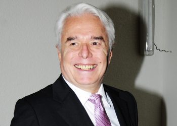 ENRIQUE GUZMÁN RETA A SU NIETA FRIDA SOFÍA: DEMÁNDAME