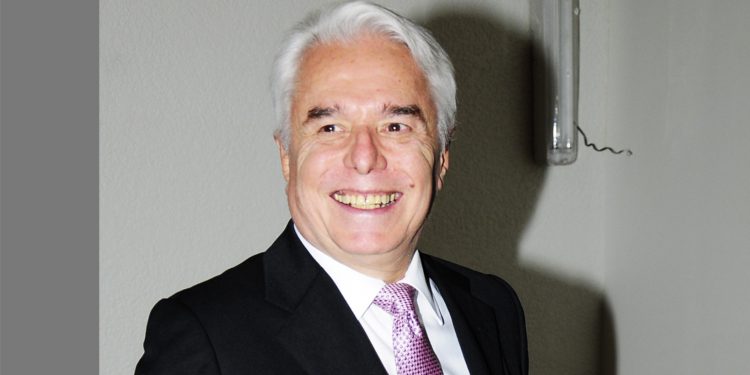 ENRIQUE GUZMÁN RETA A SU NIETA FRIDA SOFÍA: DEMÁNDAME