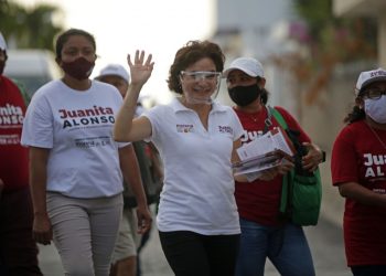 TRABAJADORES DE LA CONSTRUCCIÓN SE “PONEN LA CAMISETA” Y APUESTAN SU VOTO A FAVOR DE JUANITA ALONSO