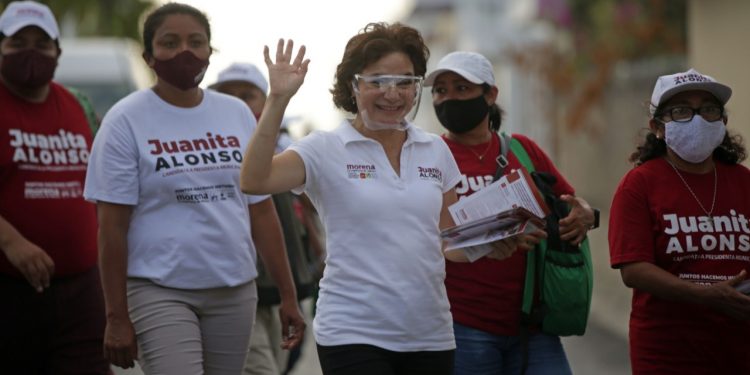 TRABAJADORES DE LA CONSTRUCCIÓN SE “PONEN LA CAMISETA” Y APUESTAN SU VOTO A FAVOR DE JUANITA ALONSO