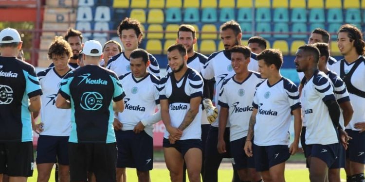 LA OLA FUTBOLERA ROMPE FILAS