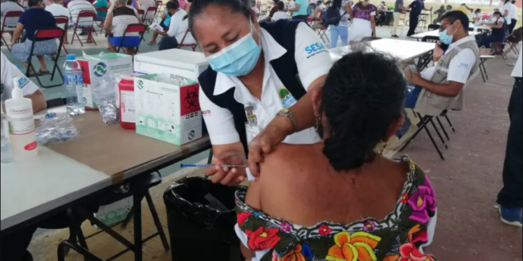 EN KANTUNILKÍN APLICAN SEGUNDA DOSIS DE VACUNA ANTI COVID A ADULTOS MAYORES