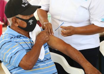 VIENE VACUNACIÓN DE MÉDICOS DE SEGUNDA LÍNEA Y MAESTROS