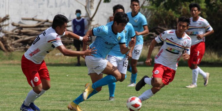 LA OLA FUTBOLERA TRIUNFA EN EL CLÁSICO CANCUNENSE