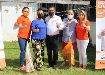 EDUARDO OVANDO, SE REÚNE CON VECINOS DE LA SM 67 PARA ESCUCHAR SUS PRINCIPALES PREOCUPACIONES