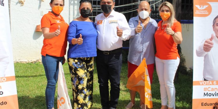 EDUARDO OVANDO, SE REÚNE CON VECINOS DE LA SM 67 PARA ESCUCHAR SUS PRINCIPALES PREOCUPACIONES