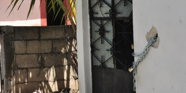 DESALOJAN A SEÑOR DE LA TERCERA EDAD DE SU CASA EN MÉRIDA Y LA VENDEN