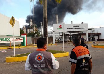 REPORTAN EXPLOSIÓN EN REFINERÍA DE PEMEX EN MINATITLÁN