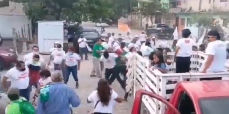 PELEA ENTRE MILITANTES DEL PVEM Y MOVIMIENTO CIUDADANO EN PUERTO VALLARTA, JALISCO