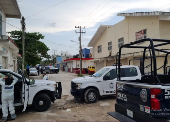 HALLAN  A HOMBRE SIN VIDA, EN EL INTERIOR DE UN VEHÍCULO EN CANCÚN