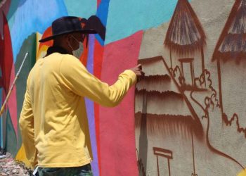 PINTAN VECINOS UN MURAL EN HONOR A LA MUJER EN PLAYA DEL CARMEN