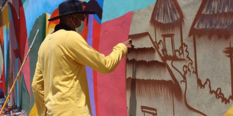 PINTAN VECINOS UN MURAL EN HONOR A LA MUJER EN PLAYA DEL CARMEN