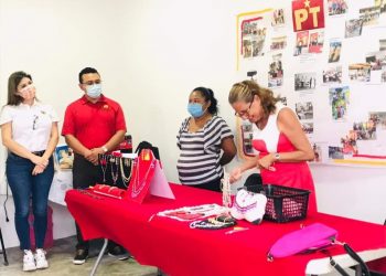 CULMINAN TALLERES DE CAPACITACIÓN Y RECREACIÓN POR PARTE DEL PT EN LEONA VICARIO