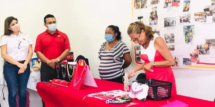 CULMINAN TALLERES DE CAPACITACIÓN Y RECREACIÓN POR PARTE DEL PT EN LEONA VICARIO