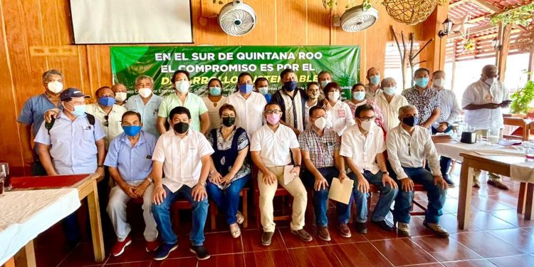GRUPOS EMPRESARIALES Y EJIDALES SE UNEN PARA DEFENDER LAGUNA DE BACALAR