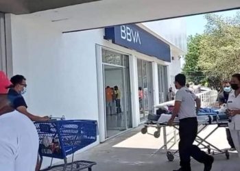 HUMILLA BBVA A CUENTAHABIENTE DE CHETUMAL; LE OBLIGA A IR EN CAMILLA PARA UN TRÁMITE