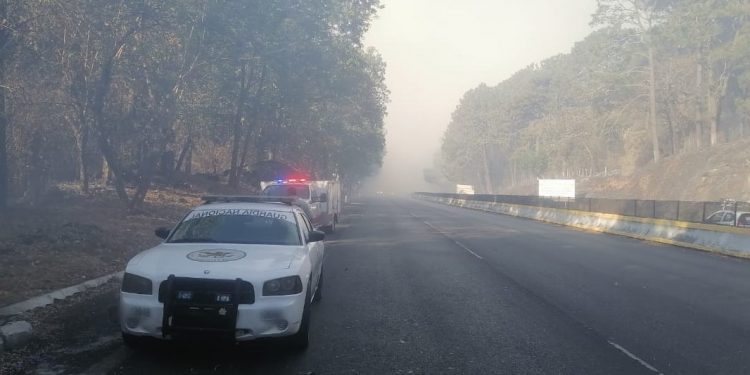 REPORTAN INCENDIO EN LA MÉXICO-CUERNAVACA A LA ALTURA DE “LA PERA”