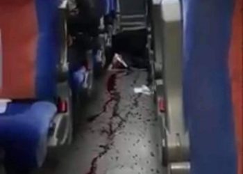 ASALTAN CAMIÓN DE PASAJEROS, ENTRE LOS PASAJEROS IBAN SOLDADOS