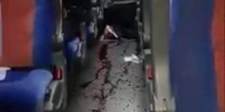 ASALTAN CAMIÓN DE PASAJEROS, ENTRE LOS PASAJEROS IBAN SOLDADOS