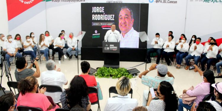 RECIBEN A JORGE RODRÍGUEZ CON BRAZOS ABIERTOS PARA RESCATAR CANCÚN.