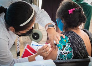 PIERDEN ADULTOS INTERÉS POR LAS VACUNAS COVID-19 EN CHETUMAL