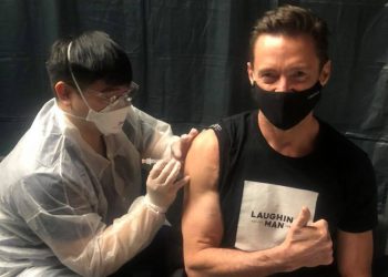 WOLVERINE SE VACUNA CONTRA EL COVID