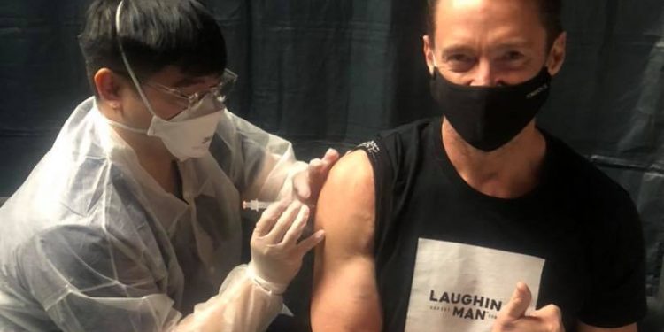 WOLVERINE SE VACUNA CONTRA EL COVID