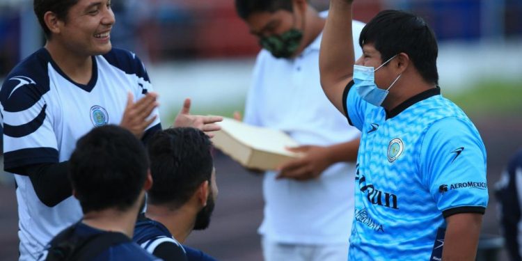 CANCÚN FC DISTINGUE A UN AFICIONADO MUY ESPECIAL