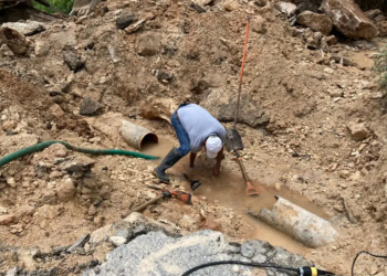 TUBERÍA DAÑADA DEJA SIN AGUA A CIENTOS DE FAMILIAS EN FELIPE CARRILLO PUERTO