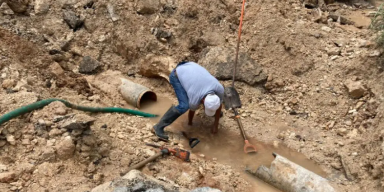 TUBERÍA DAÑADA DEJA SIN AGUA A CIENTOS DE FAMILIAS EN FELIPE CARRILLO PUERTO
