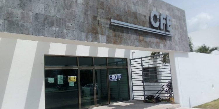 IGNORA CFE A USUARIOS AFECTADOS POR APAGONES EN PLAYA DEL CARMEN