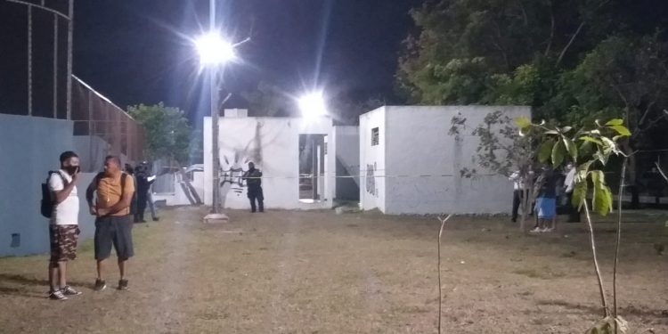 HALLAN MUERTO A INDIGENTE EN EL DOMO DEPORTIVO DE LA REGIÓN 96 EN CANCÚN