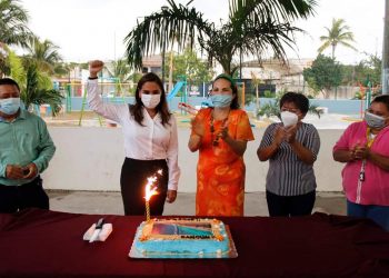 MARA LEZAMA INICIA SUS ACTIVIDADES DEL DÍA EN PUERTO JUÁREZ, CELEBRANDO A CANCÚN