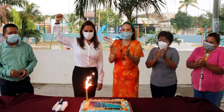 MARA LEZAMA INICIA SUS ACTIVIDADES DEL DÍA EN PUERTO JUÁREZ, CELEBRANDO A CANCÚN