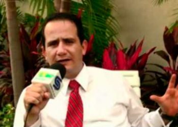 PONE MENDICUTI A UNA “FICHITA” COMO SU ASESOR