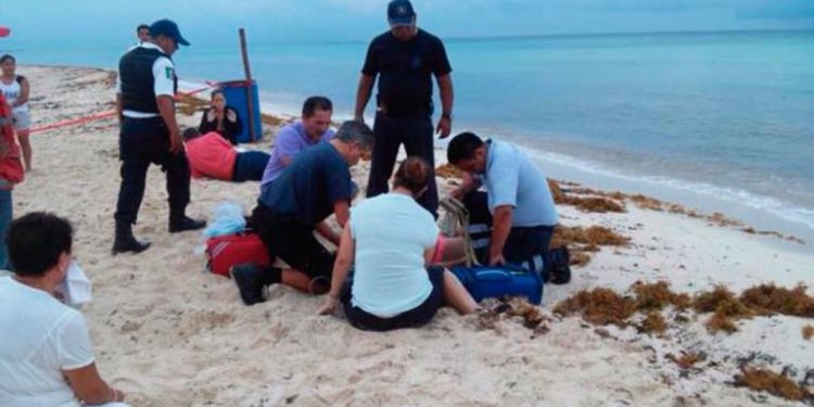 MUERE MUJER MENOR DE EDAD EN PLAYA DEL CARMEN A FALTA DE GUARDAVIDAS EN LA PLAYA