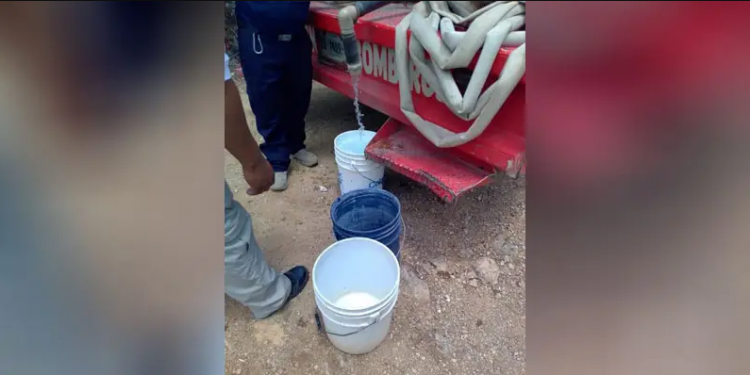 AYUNTAMIENTO DE LÁZARO CÁRDENAS SURTE CON EL VITAL LÍQUIDO A LAS FAMILIAS DE LA COMUNIDAD EL TINTAL