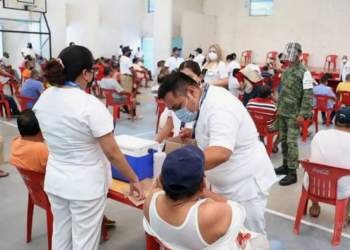 VACUNAS CONTRA COVID-19 YA FUERON APLICADAS A ADULTOS MAYORES EN CERESOS DE YUCATÁN