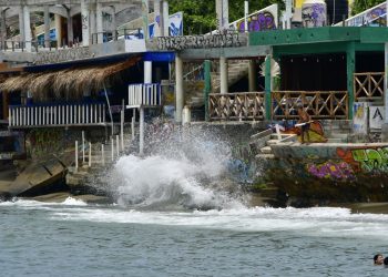 SE MANTIENE ALERTA POR MAR DE FONDO EN ACAPULCO